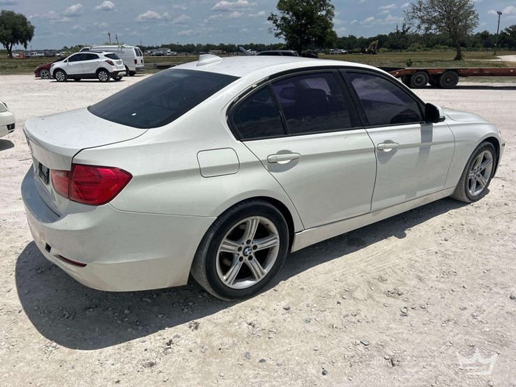 2013-bmw-328i-sedan-image-3