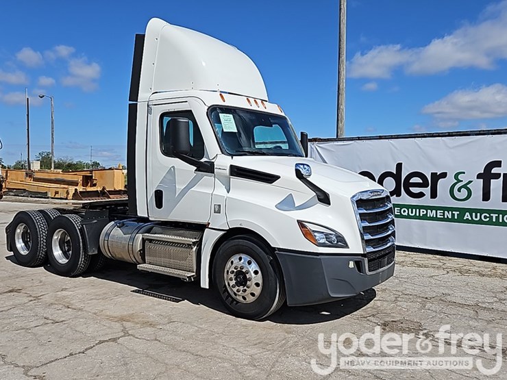 2020-freightliner-cascadia-126-image-7
