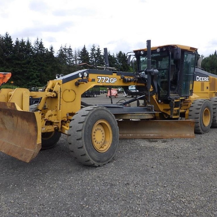 2016 DEERE 772GP