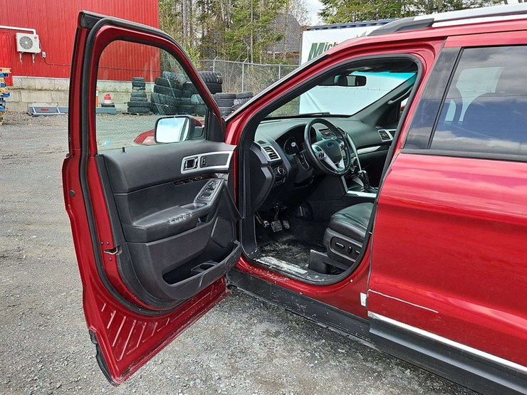 2015-ford-explorer-image-9