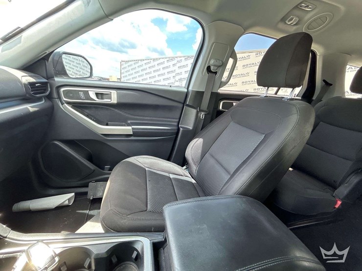 2022-ford-explorer-image-19