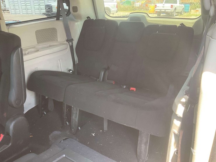 2017-dodge-grand-caravan-image-26