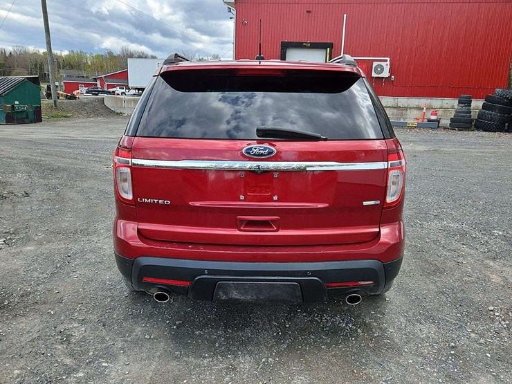 2015-ford-explorer-image-3