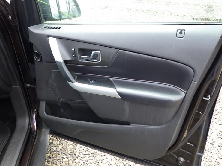 2013-ford-edge-image-19
