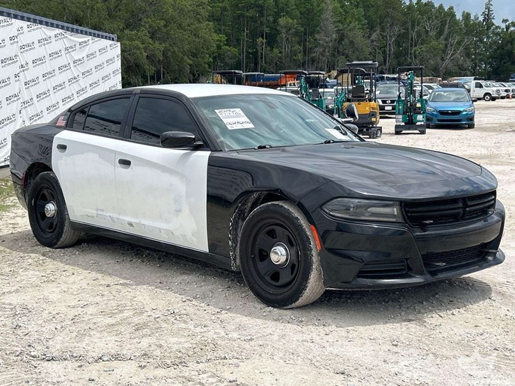 2019-dodge-charger-sedan-image-2