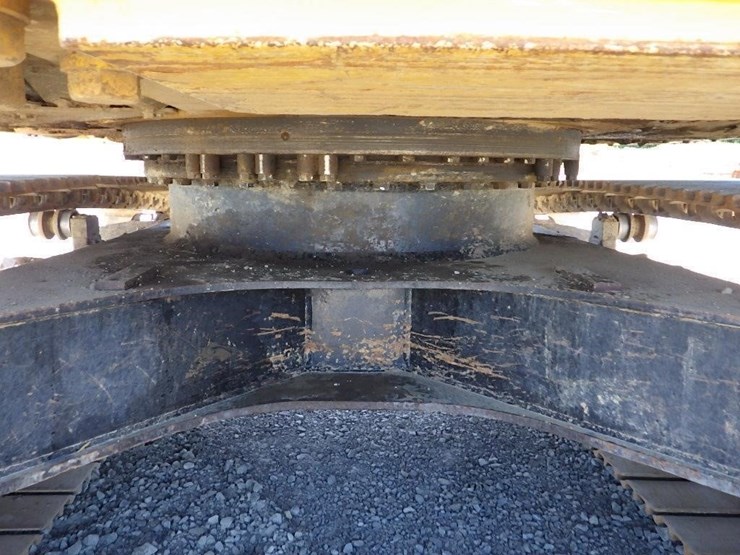 deere-245g-lc-image-8