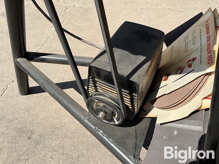 rockwell-&-craftsman-10”-bandsaw-&-sanding-table-image-12