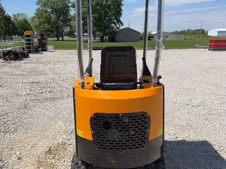 2026-miva-va15-mini-excavator-image-4