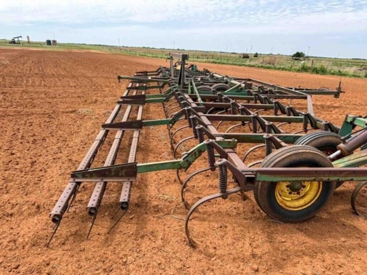 john-deere-4010-image-13