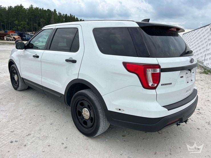 2019-ford-explorer-image-4