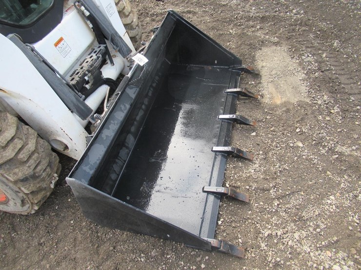 wildcat-68"-skid-steer-tooth-bucket-image-4