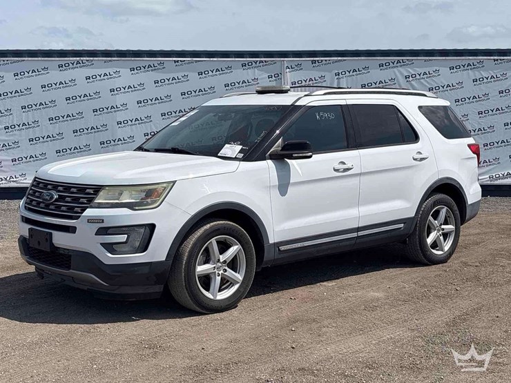 2016-ford-explorer-image-1