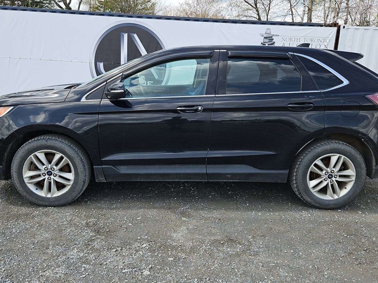 2017-ford-edge-sel-image-2
