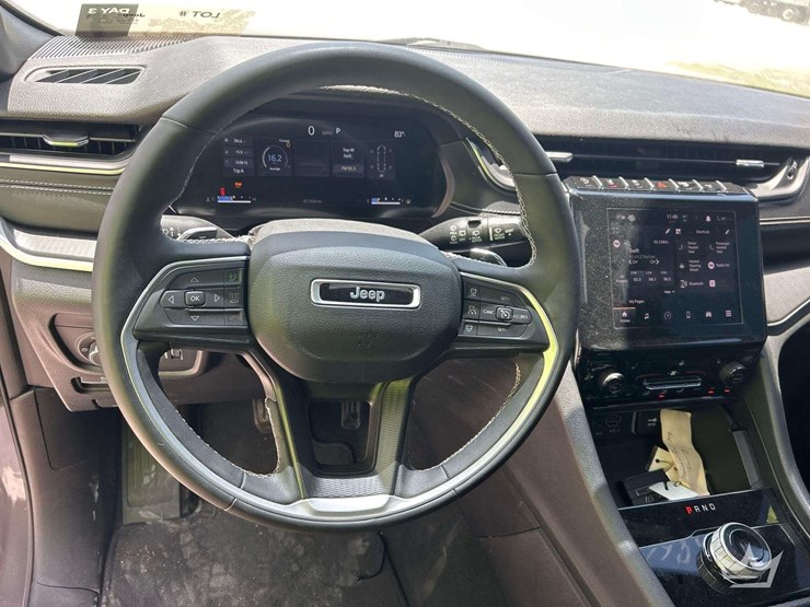 2023-jeep-grand-cherokee-image-11