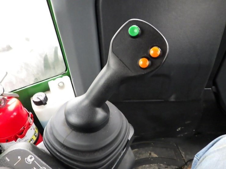 2022-deere-648l-image-31