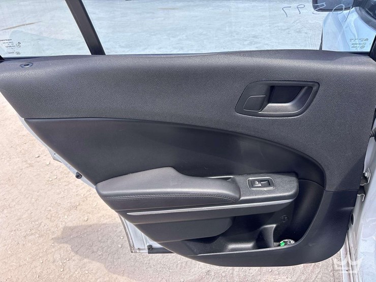 2018-dodge-charger-sedan-image-19