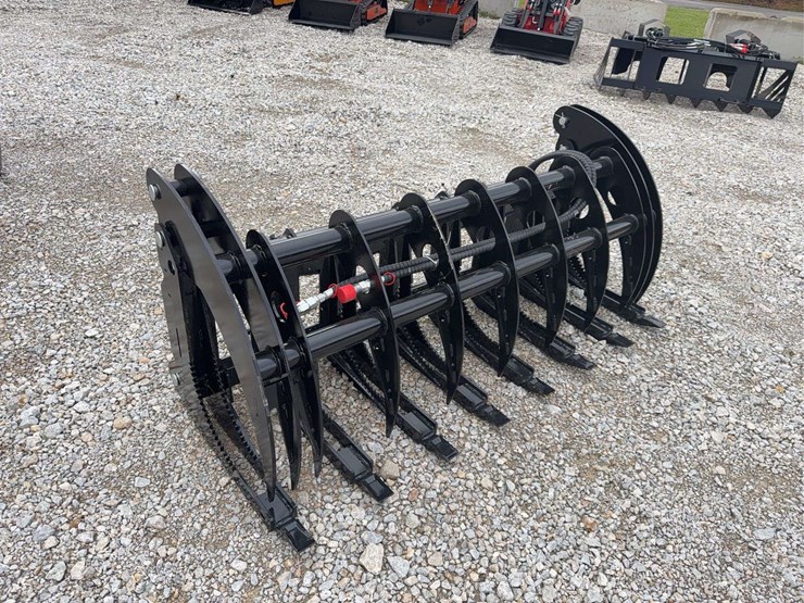 2026-giyi-72"-skid-steer-grapple-image-3