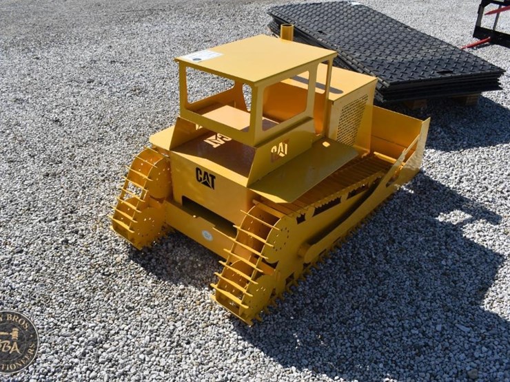 caterpillar-dozer-lawn-ornament-44961-image-2
