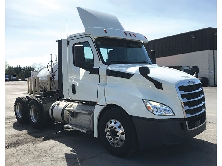 2018-freightliner-cascadia-126-image-1