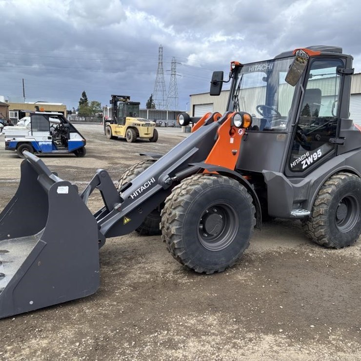 2022 HITACHI ZW95