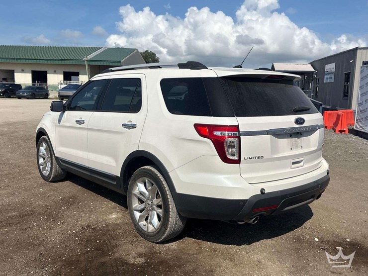 2015-ford-explorer-image-2