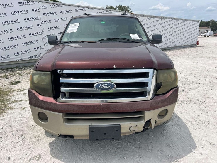 2010-ford-expedition-image-25