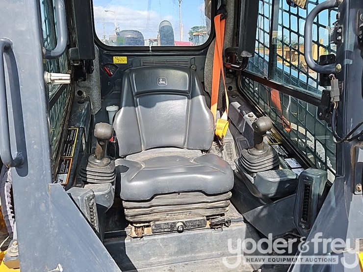 2021-deere-331g-image-13