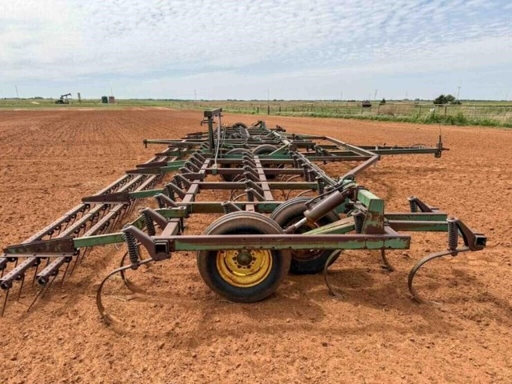 john-deere-4010-image-12