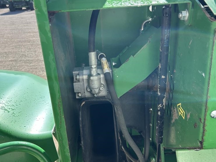 2016-john-deere-l340-image-21