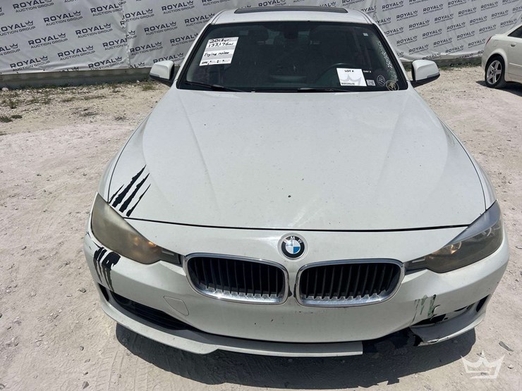 2013-bmw-328i-sedan-image-15