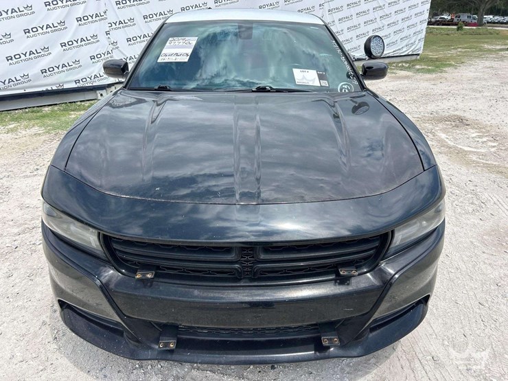 2019-dodge-charger-sedan-image-24