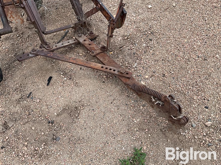 john-deere-3-bottom-plow-image-9