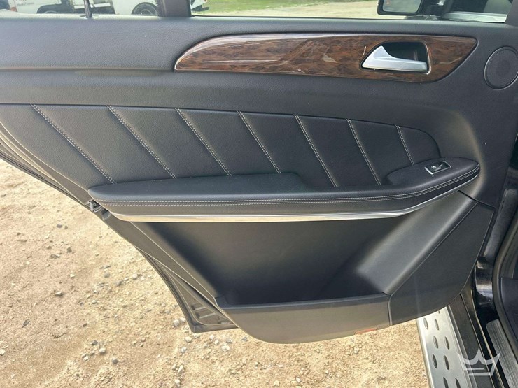 2013-mercedes-benz-gl450-image-22