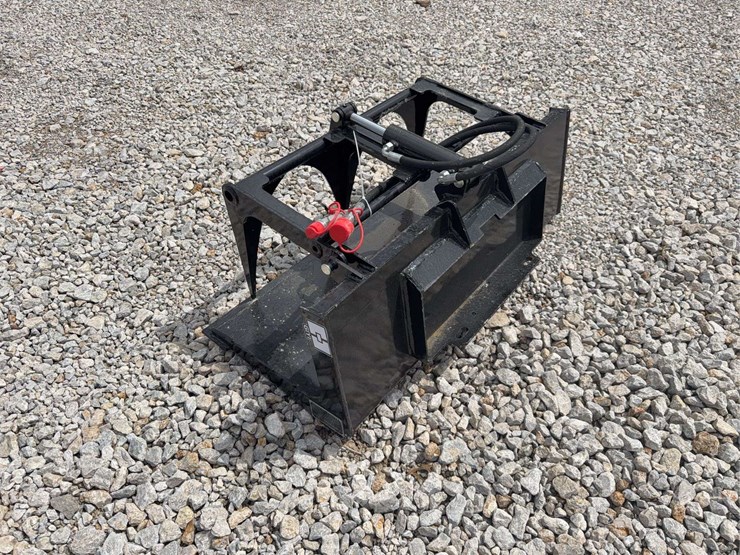 2026-giyi-mini-skid-steer-scrap-grapple-bucket-image-5