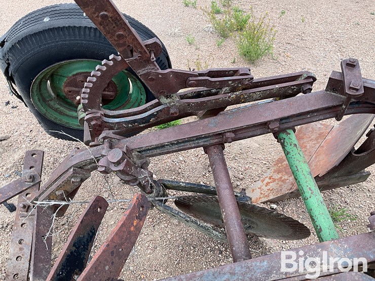 john-deere-3-bottom-plow-image-11
