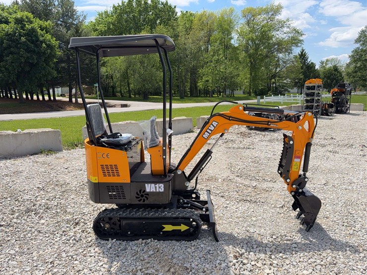 2026-miva-va13-mini-excavator-image-6