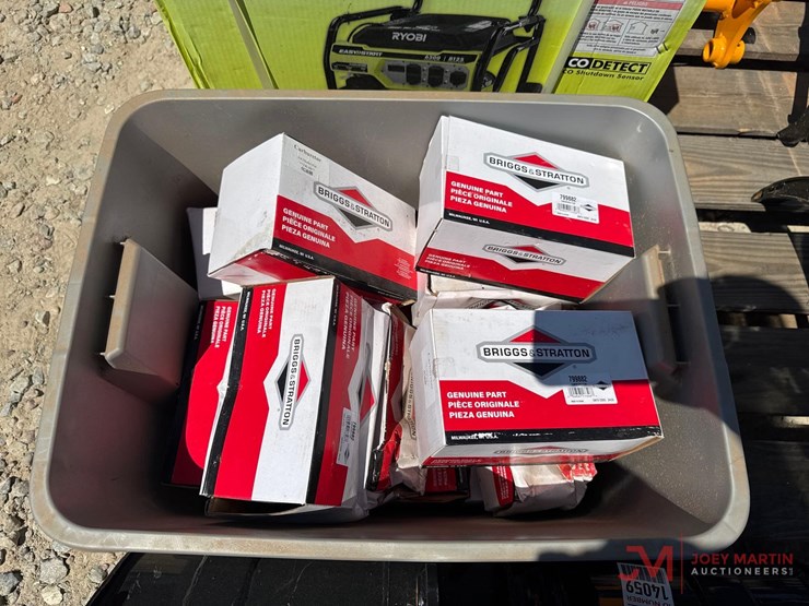 plastic-tote-w/-contents,-various-carburators-image-1