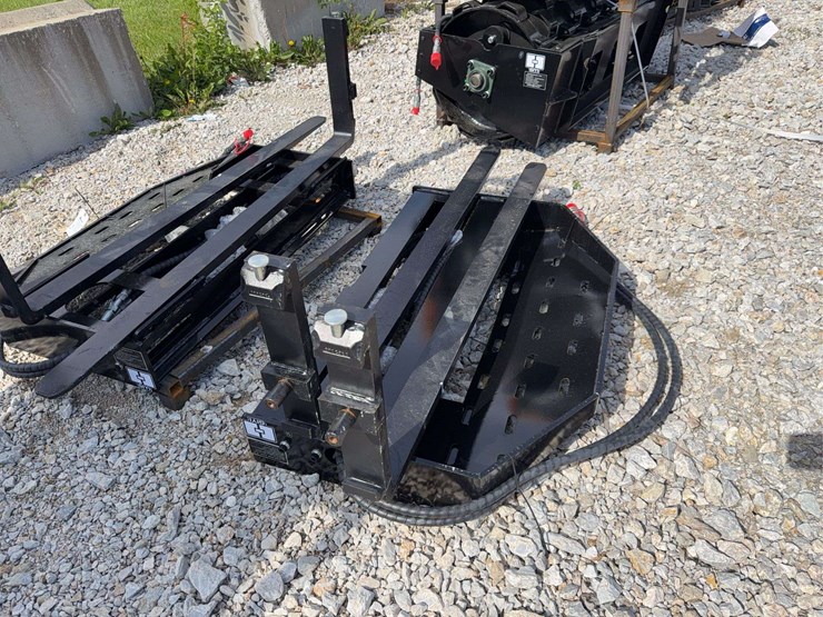 2026-giyi-hydraulic-skid-steer-forks-image-2
