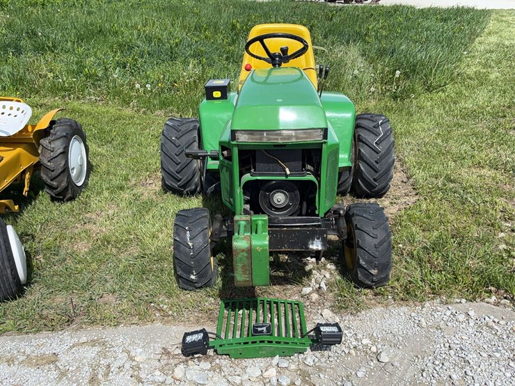 john-deere-322-image-8