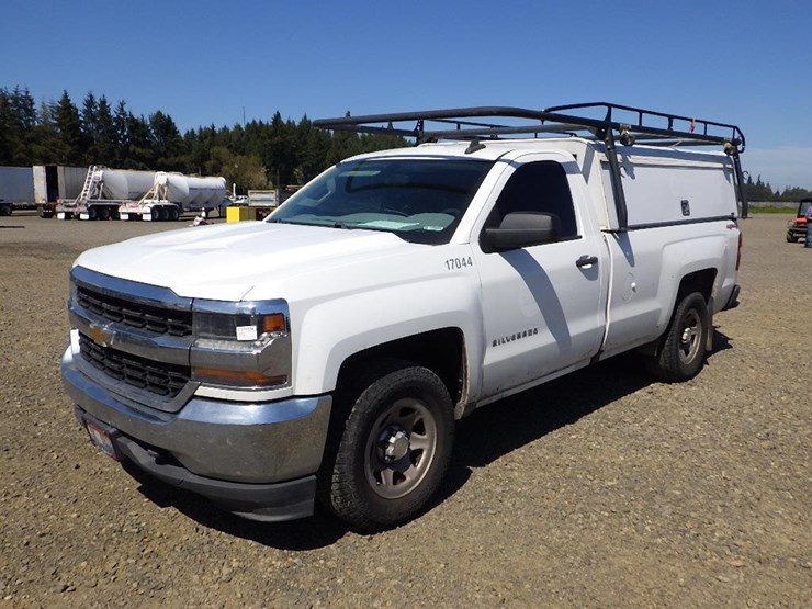 2017-chevrolet-silverado-1500-image-1