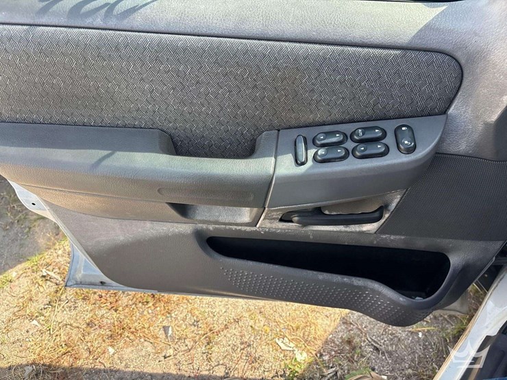 2002-ford-explorer-image-12