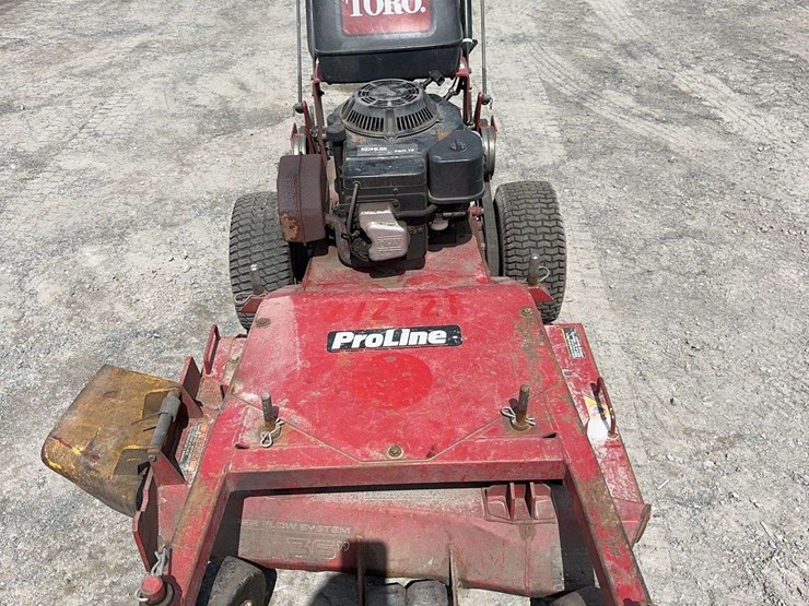 toro-proline-30317-commercial-walk-behind-mower-image-2