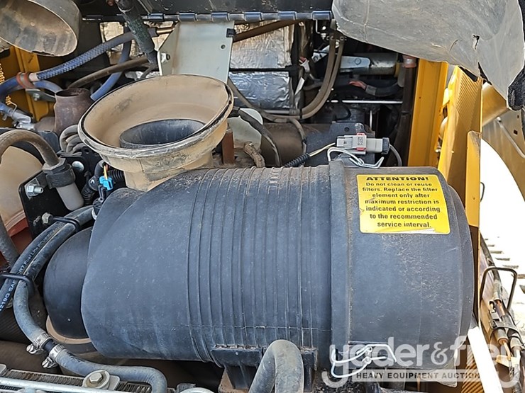 2021-deere-331g-image-11