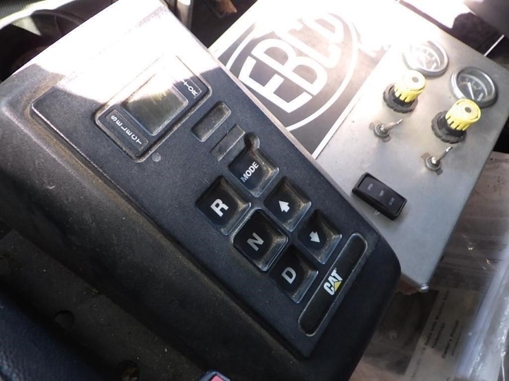 2014-caterpillar-ct660-image-68
