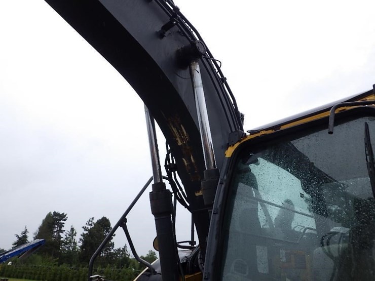 deere-135g-image-14