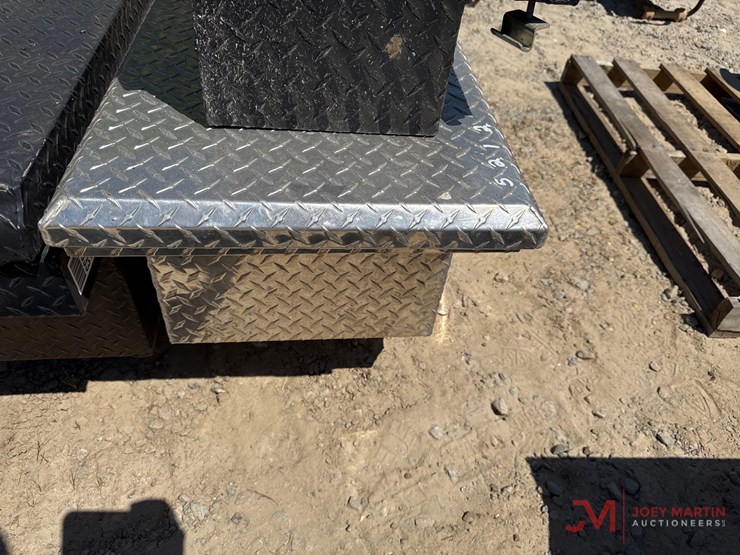 uws-aluminum-low-profile-diamond-plate-tool-box-image-3