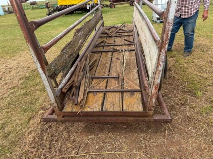 portable-livestock-loading-chute-image-10