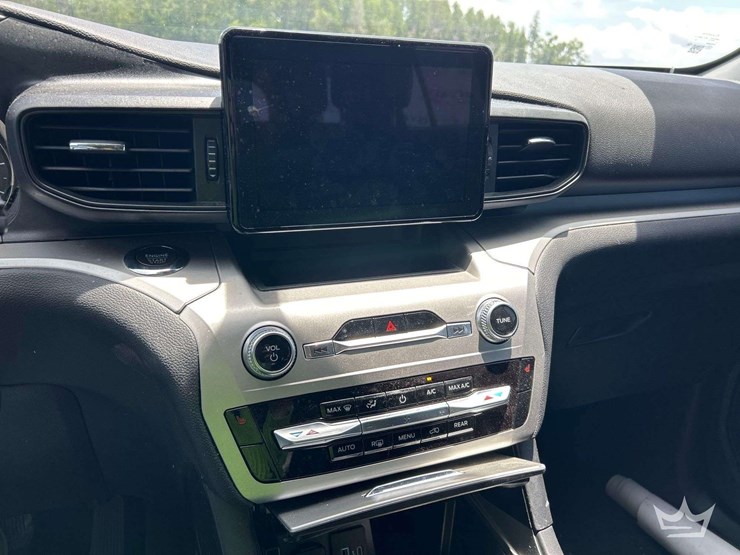 2022-ford-explorer-image-17
