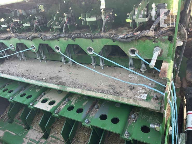2016-john-deere-l340-image-24