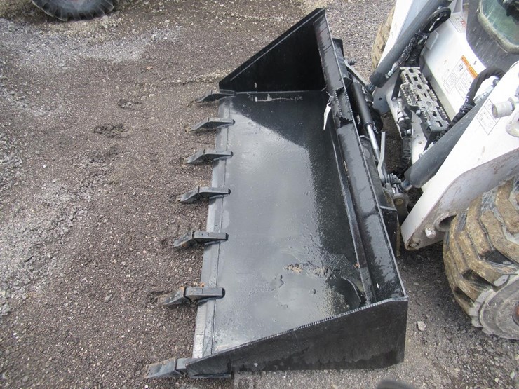 wildcat-72"-skid-steer-tooth-bucket-image-4